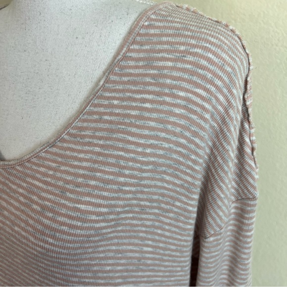 Market & Spruce Pink Marble Striped V-Neck Loose Fit Long Sleeve Tee Blouse - Picture 4 of 8
